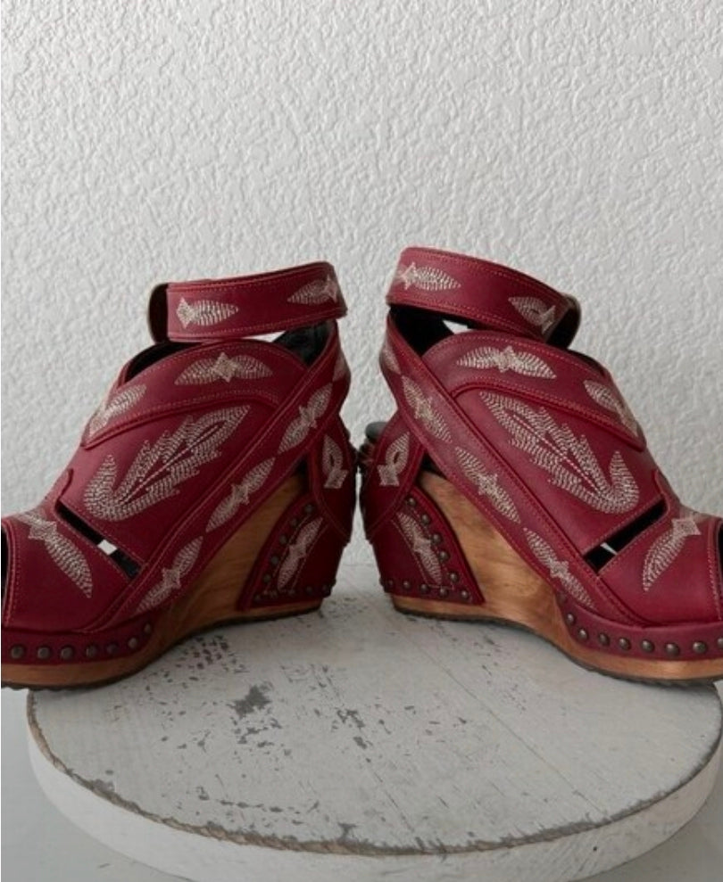 Lane Boots LEXINGTON Womens Red Wedges Western Sandals Wooden Heel Womens Size 8
