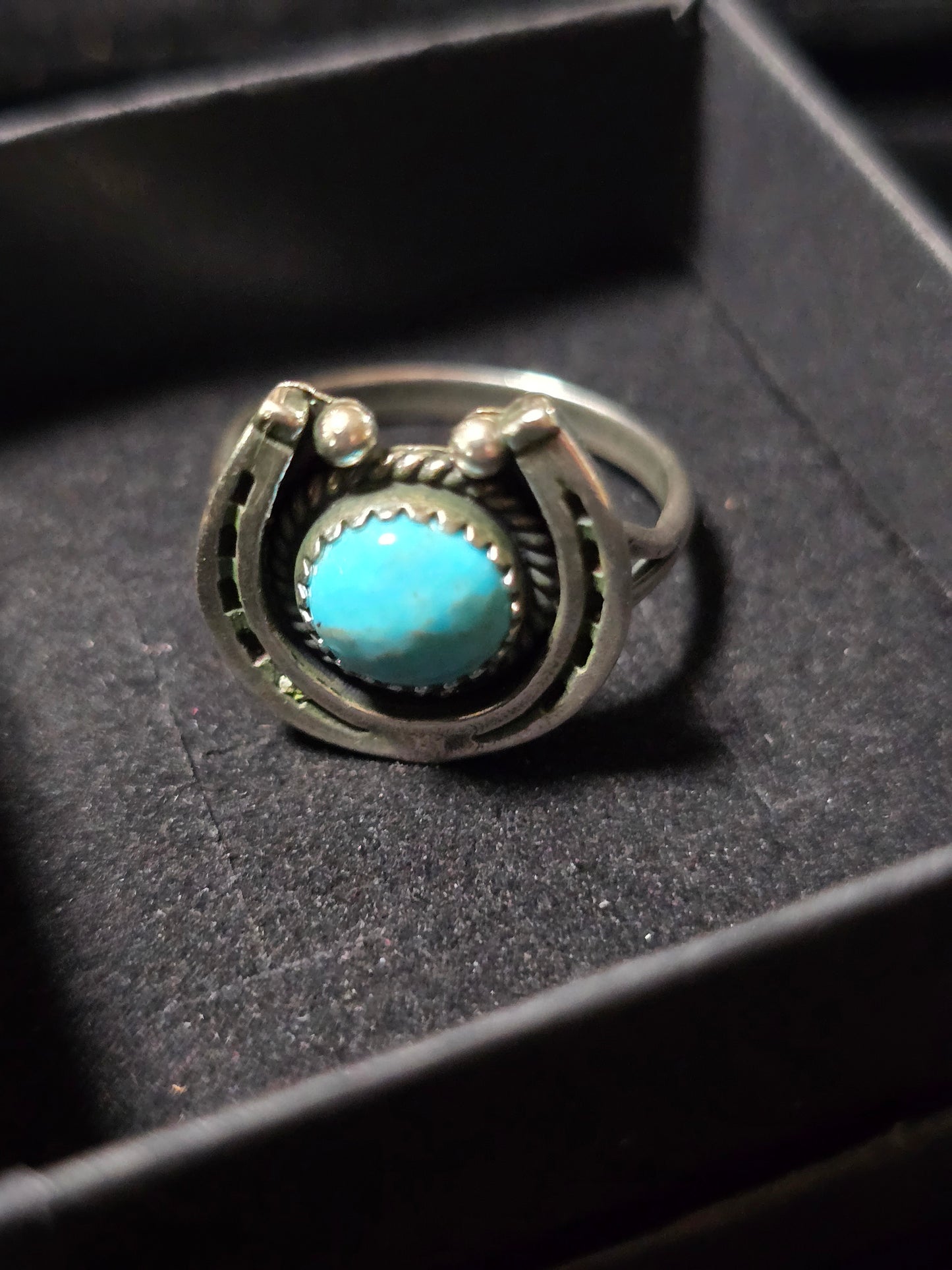#090 Horseshoe Ring Size 9