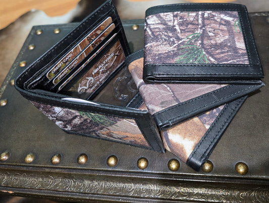 Bi-fold Realtree® Canvas & Leather Wallet